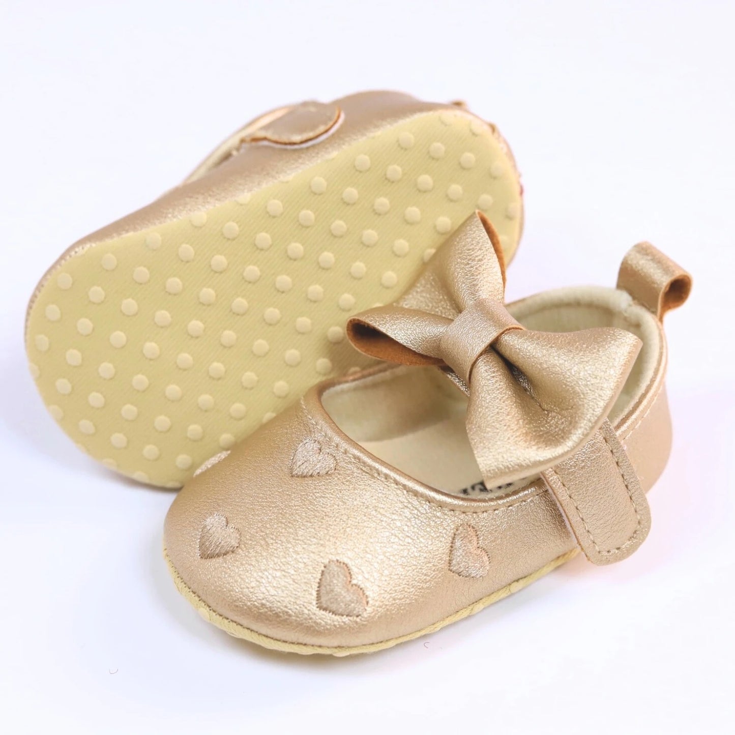 Baby Sneakers med Broderat Hjärtmotiv – Första Stegskor för Små Prinsessor