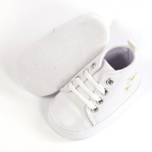 Trendy Sneakers med Broderad Prästkrage – För Stilfulla Små Steg